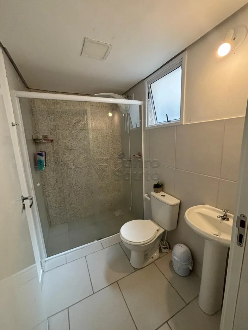 Comprar Apartamento / Padr&atilde;o em Pelotas R$ 190.000,00 - Foto 9