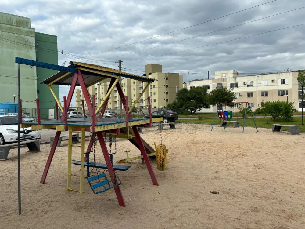 Comprar Apartamento / Padr&atilde;o em Pelotas R$ 190.000,00 - Foto 12