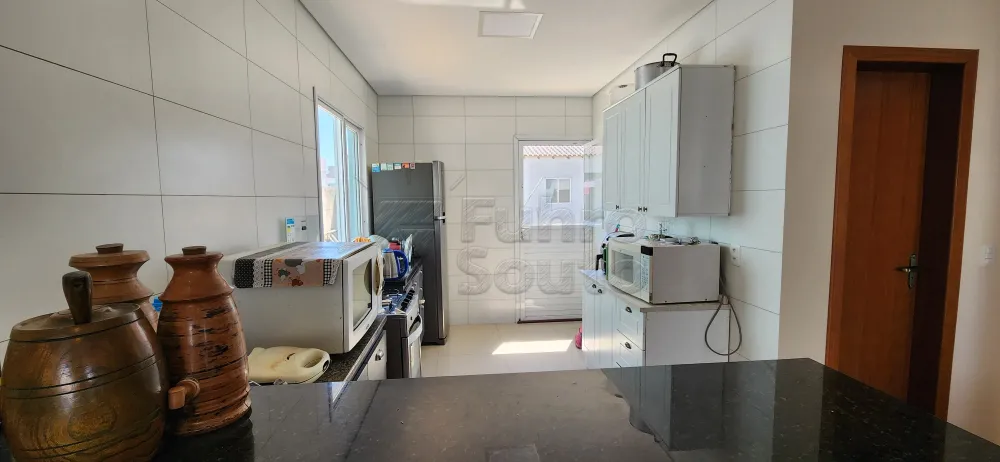 Comprar Casa / Padr&atilde;o em Pelotas R$ 790.000,00 - Foto 3