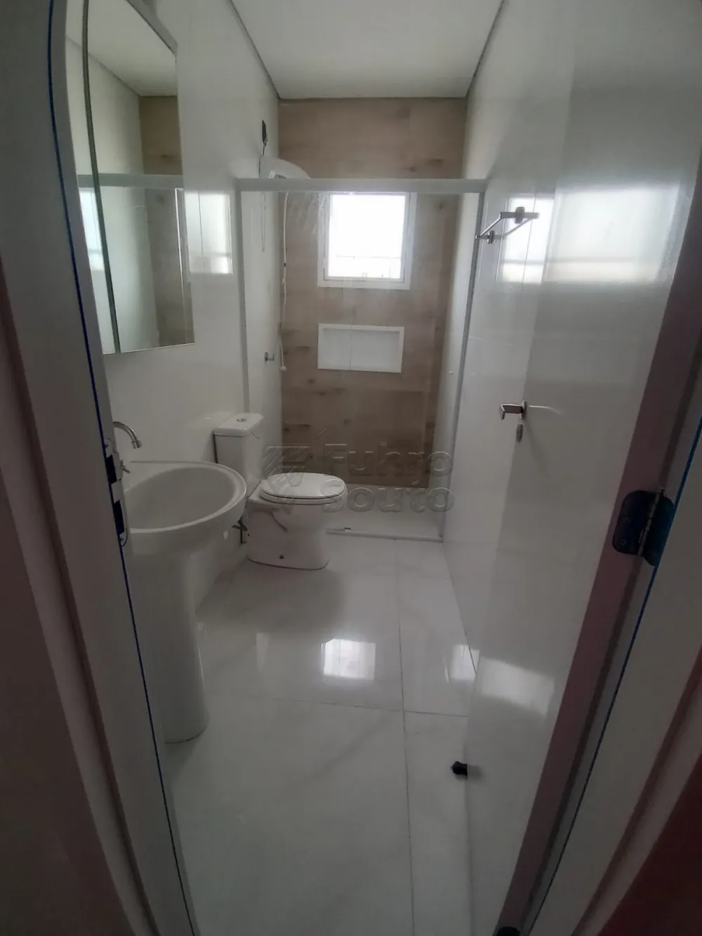 Comprar Casa / Padr&atilde;o em Pelotas R$ 350.000,00 - Foto 6