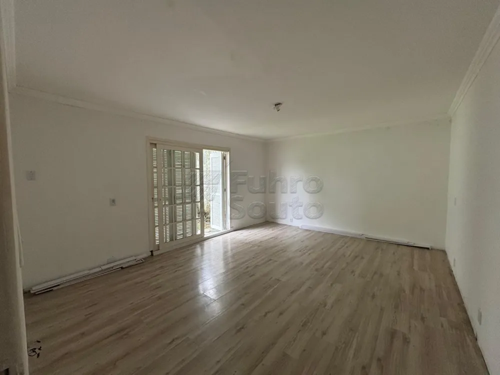 Comprar Casa / Padr&atilde;o em Pelotas R$ 1.600.000,00 - Foto 2