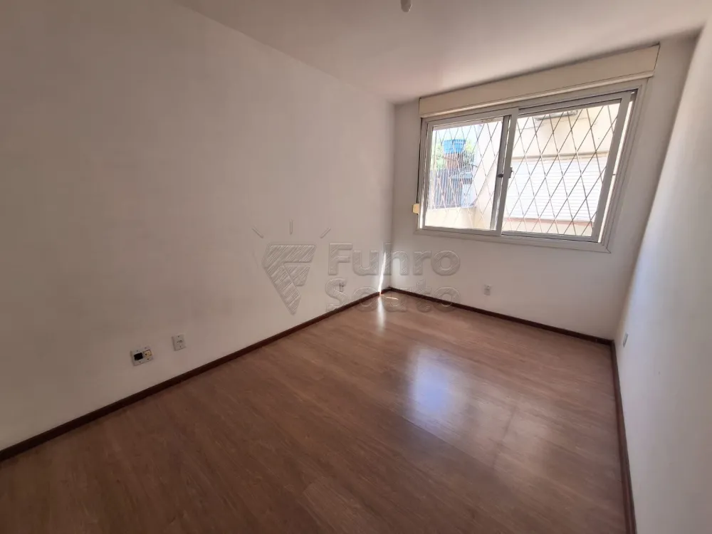 Alugar Apartamento / Padr&atilde;o em Pelotas R$ 600,00 - Foto 4