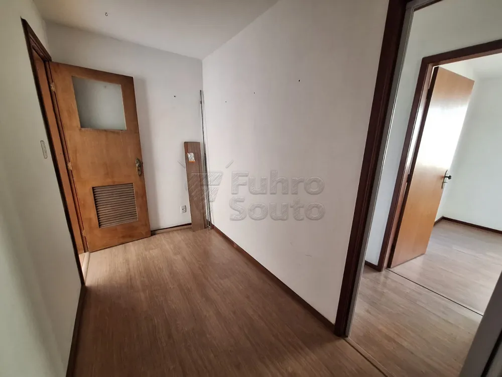Alugar Apartamento / Padr&atilde;o em Pelotas R$ 600,00 - Foto 6