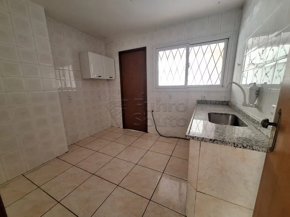 Alugar Apartamento / Padr&atilde;o em Pelotas R$ 600,00 - Foto 3