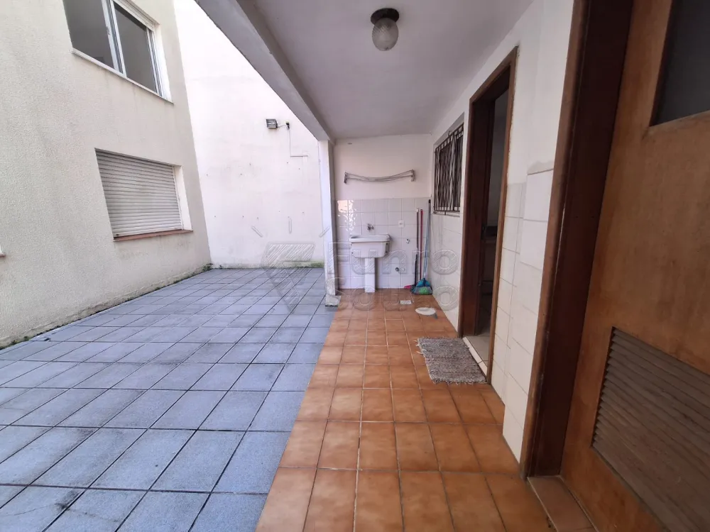 Alugar Apartamento / Padr&atilde;o em Pelotas R$ 600,00 - Foto 10