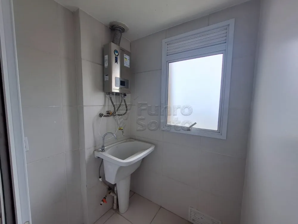 Alugar Apartamento / Padr&atilde;o em Pelotas R$ 1.450,00 - Foto 3