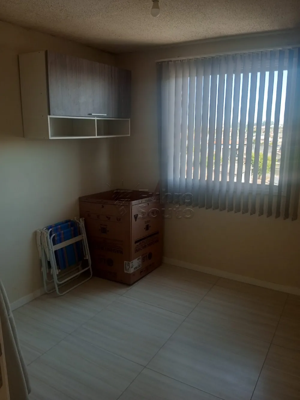 Alugar Apartamento / Padr&atilde;o em Pelotas R$ 750,00 - Foto 1