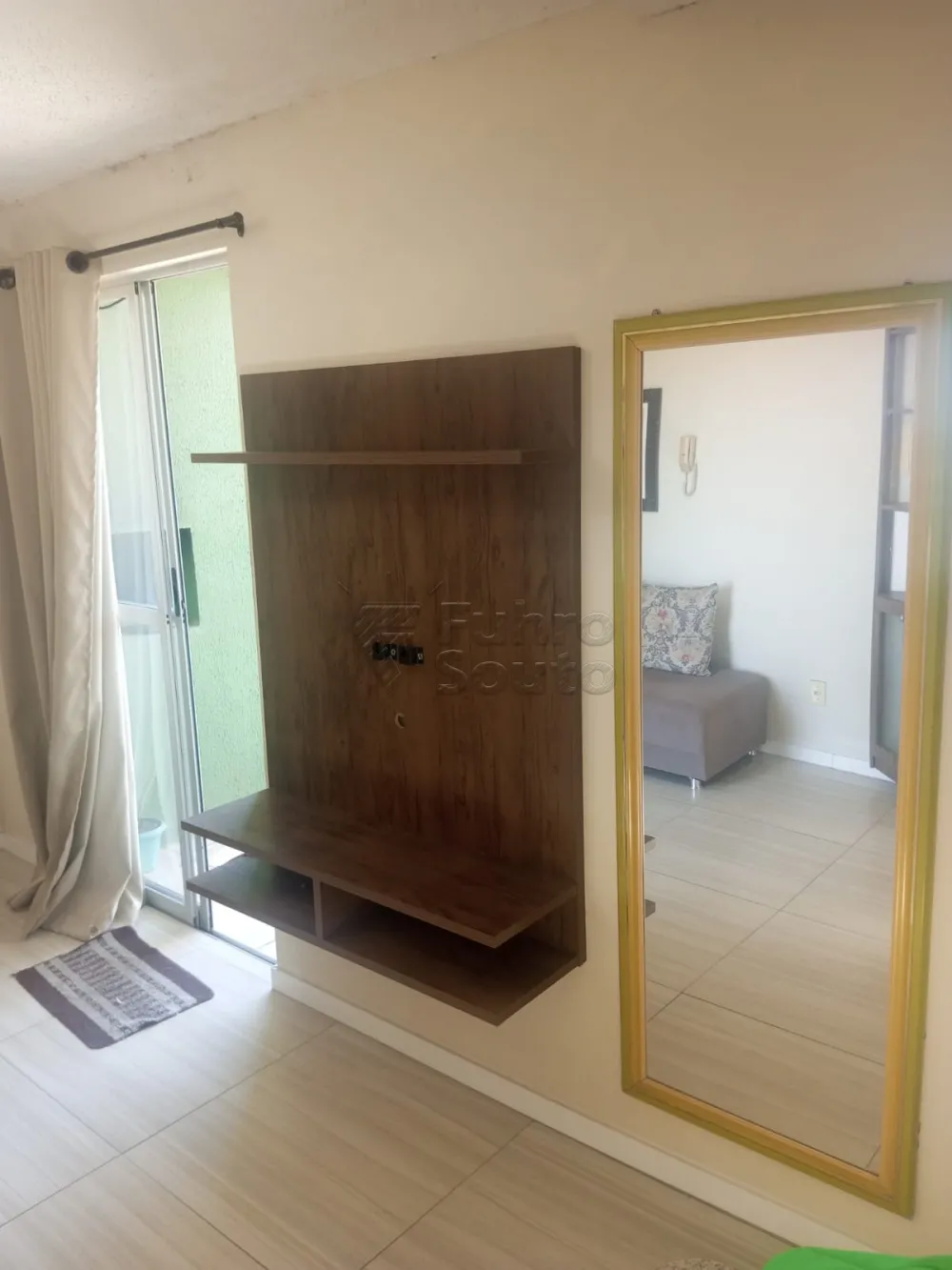 Alugar Apartamento / Padr&atilde;o em Pelotas R$ 750,00 - Foto 2
