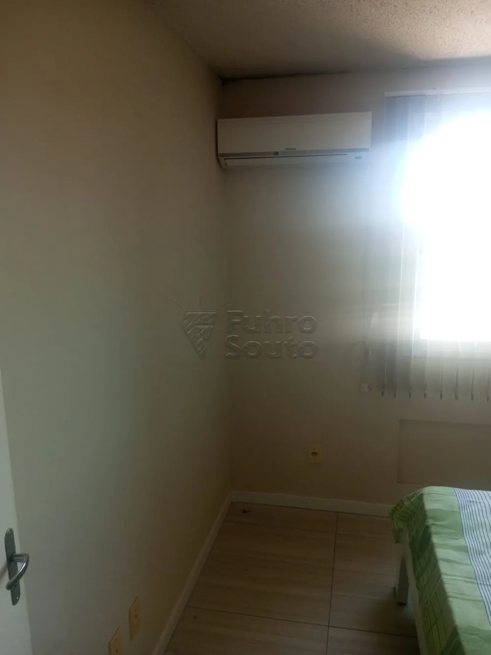 Alugar Apartamento / Padr&atilde;o em Pelotas R$ 750,00 - Foto 4