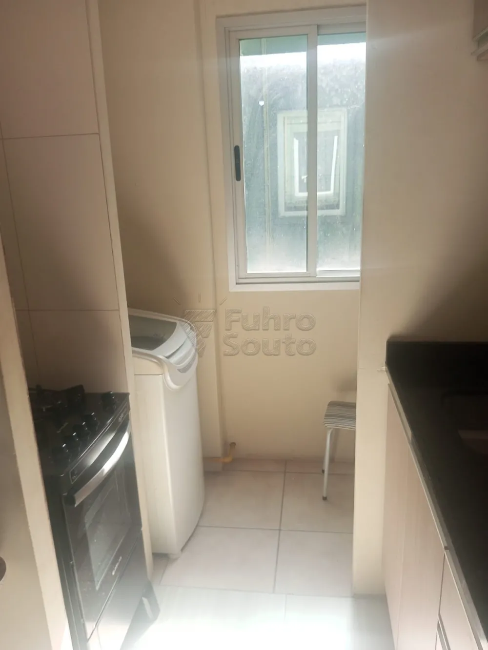 Alugar Apartamento / Padr&atilde;o em Pelotas R$ 750,00 - Foto 6