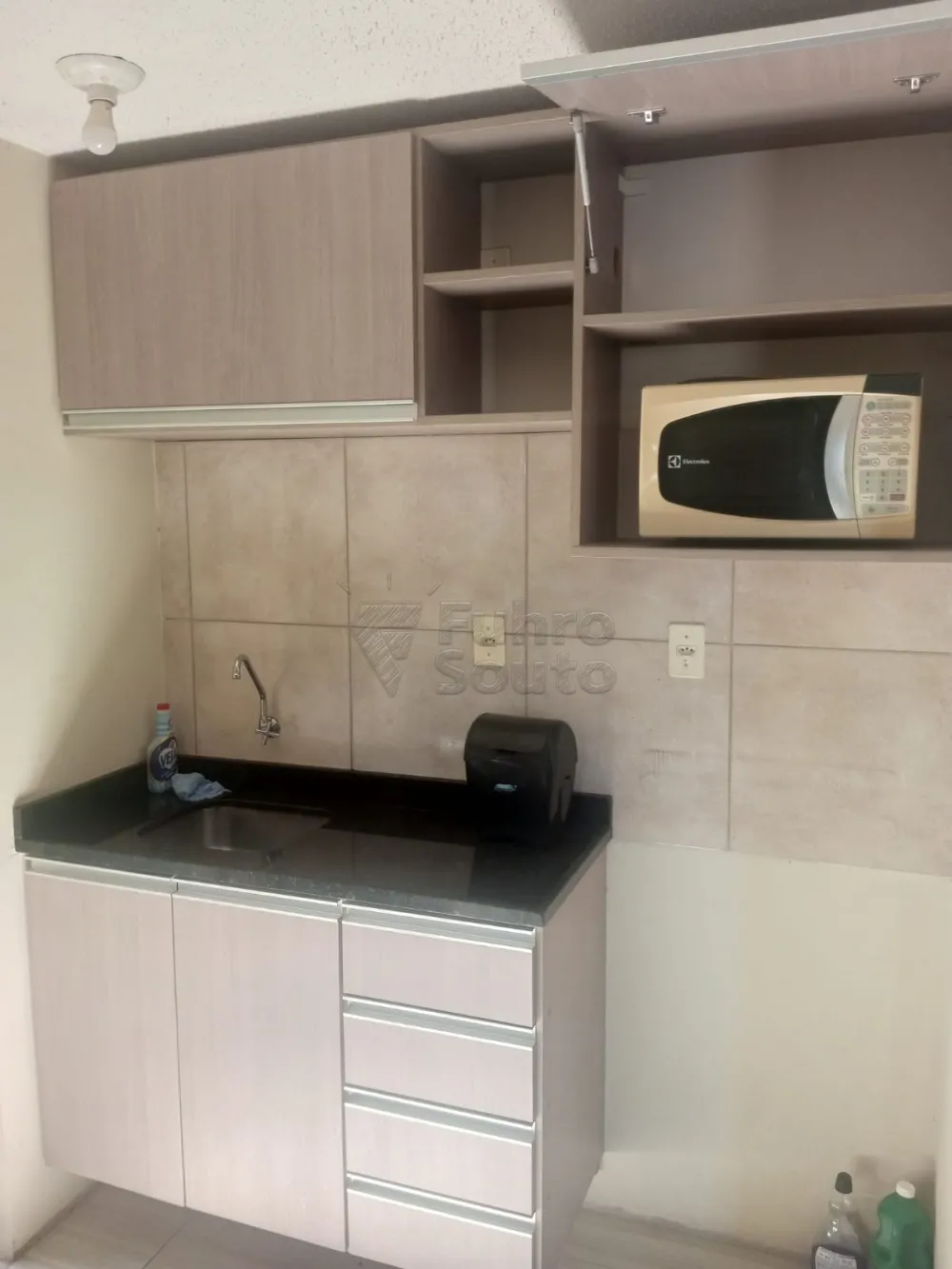 Alugar Apartamento / Padr&atilde;o em Pelotas R$ 750,00 - Foto 7