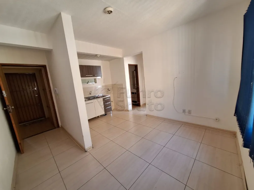 Alugar Apartamento / Padr&atilde;o em Pelotas R$ 850,00 - Foto 2