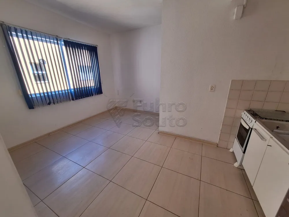 Alugar Apartamento / Padr&atilde;o em Pelotas R$ 850,00 - Foto 3