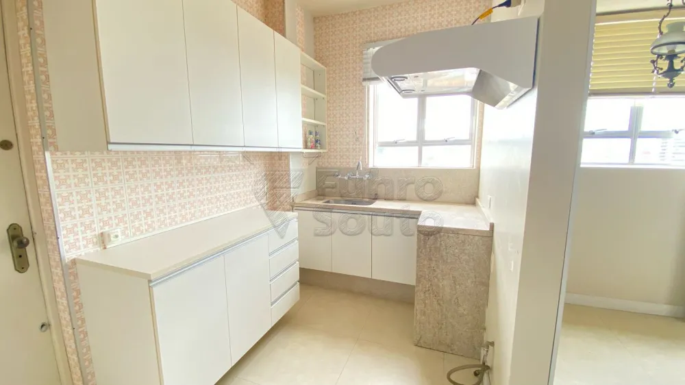 Comprar Apartamento / Padr&atilde;o em Pelotas R$ 426.000,00 - Foto 3