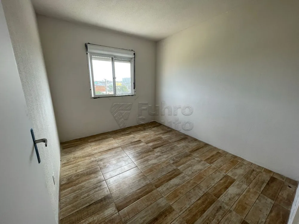 Alugar Apartamento / Padr&atilde;o em Pelotas R$ 550,00 - Foto 4