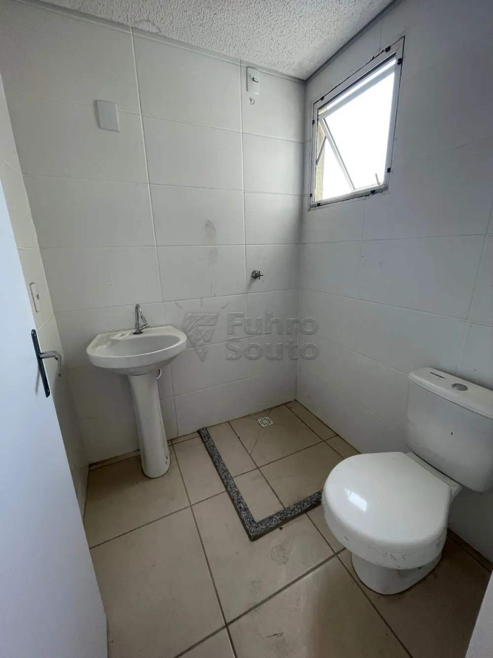 Alugar Apartamento / Padr&atilde;o em Pelotas R$ 550,00 - Foto 6