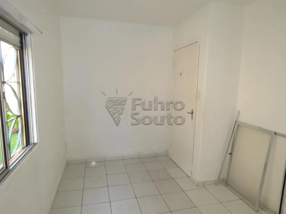 Alugar Apartamento / Padr&atilde;o em Pelotas R$ 700,00 - Foto 1