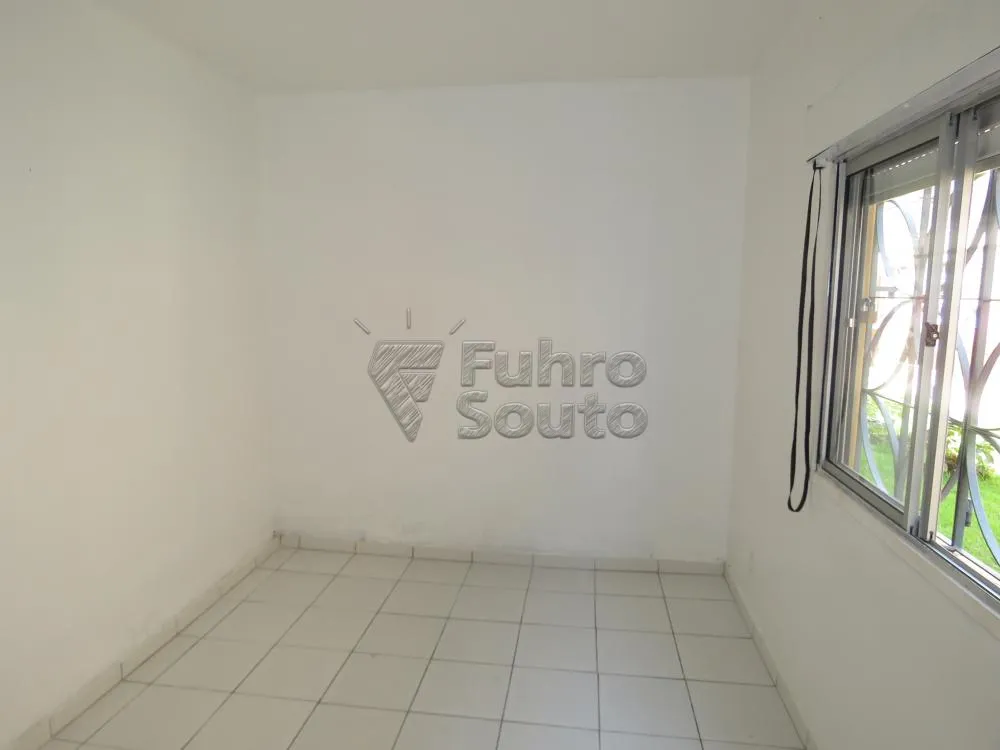 Alugar Apartamento / Padr&atilde;o em Pelotas R$ 700,00 - Foto 6