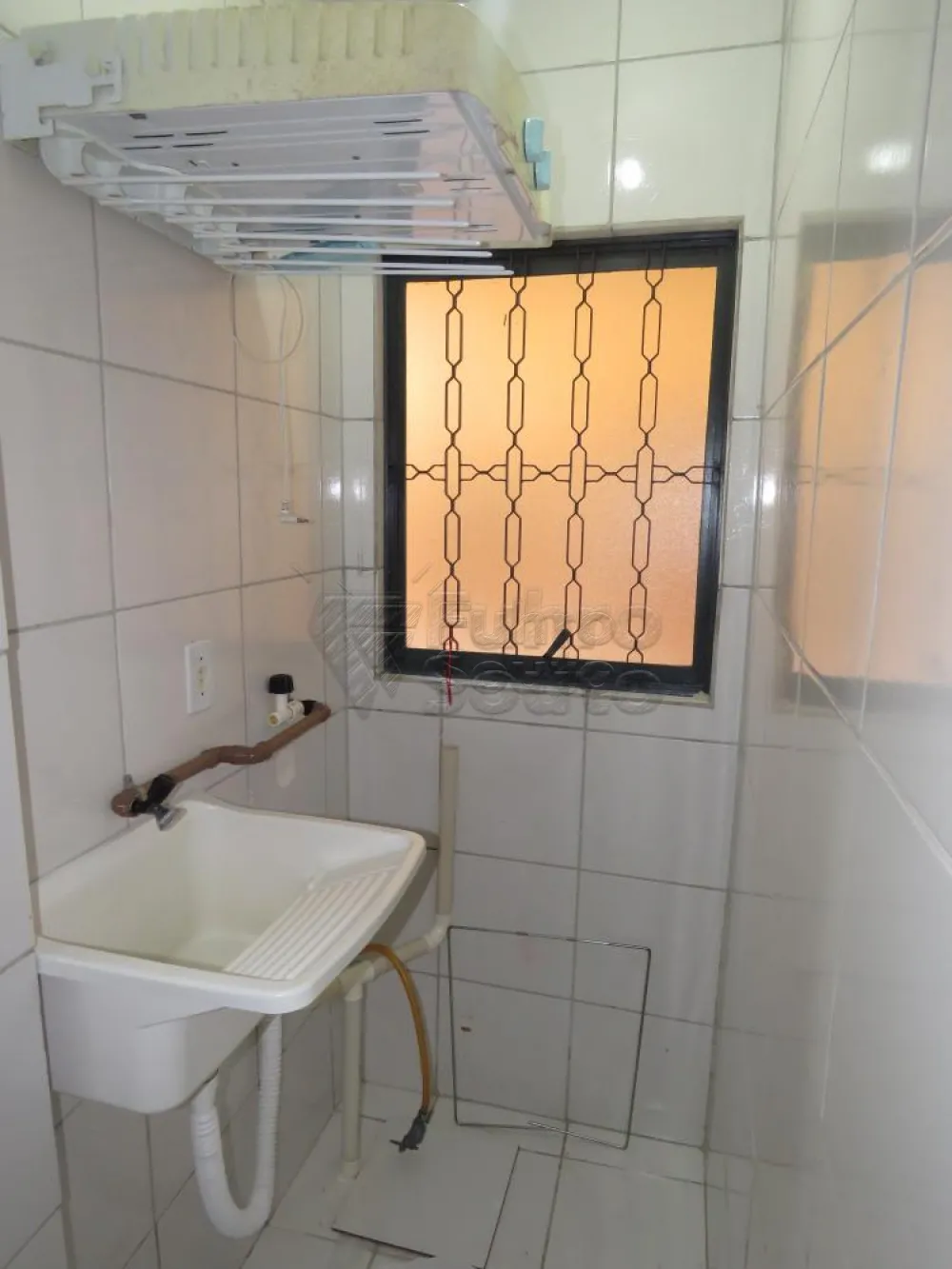 Alugar Apartamento / Padr&atilde;o em Pelotas R$ 700,00 - Foto 12