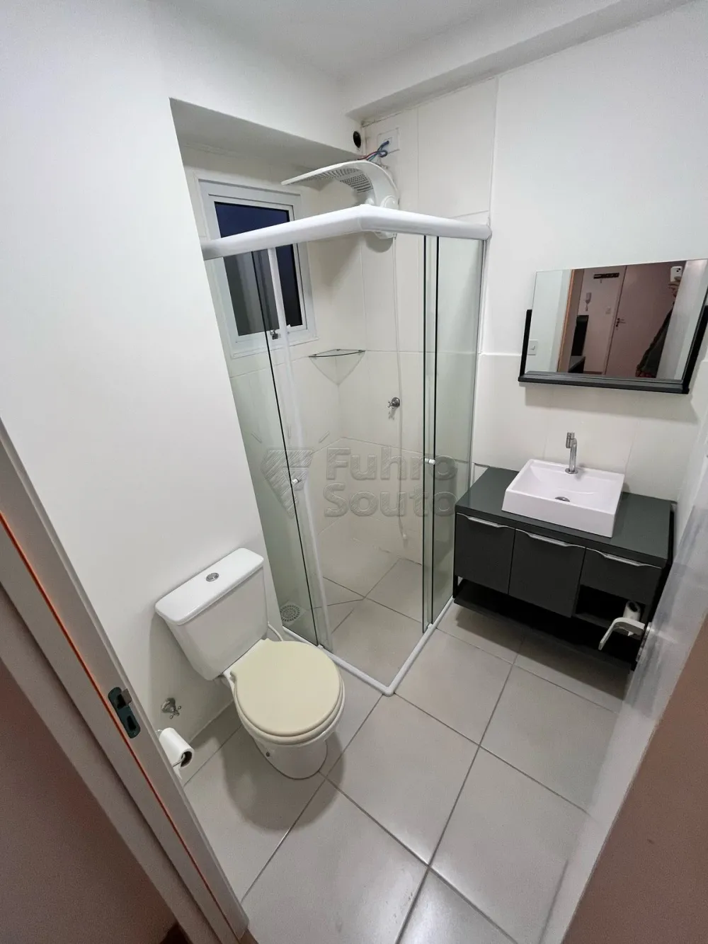 Alugar Apartamento / Padr&atilde;o em Pelotas R$ 1.200,00 - Foto 4