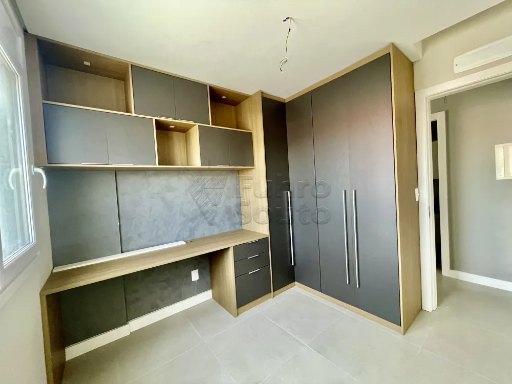 Comprar Apartamento / Padr&atilde;o em Pelotas R$ 827.000,00 - Foto 4