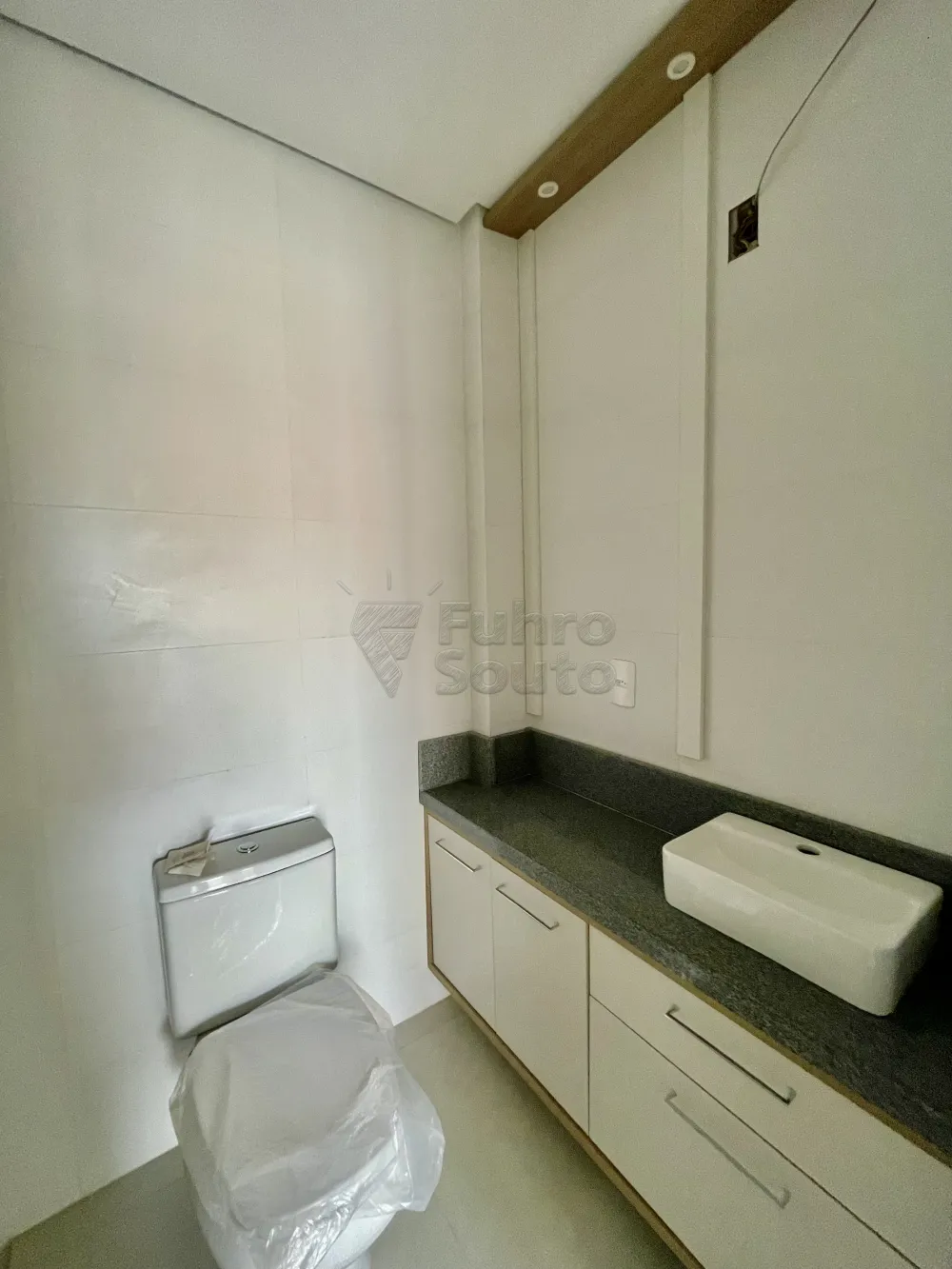Comprar Apartamento / Padr&atilde;o em Pelotas R$ 827.000,00 - Foto 8
