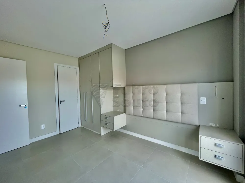 Comprar Apartamento / Padr&atilde;o em Pelotas R$ 827.000,00 - Foto 5