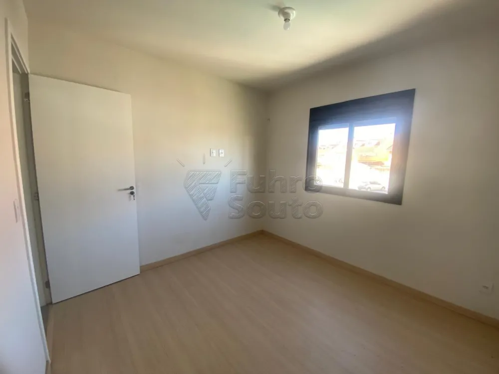 Comprar Apartamento / Padr&atilde;o em Pelotas R$ 266.000,00 - Foto 2