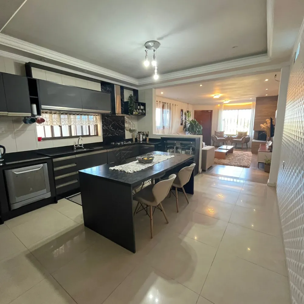 Comprar Casa / Padr&atilde;o em Pelotas R$ 550.000,00 - Foto 3