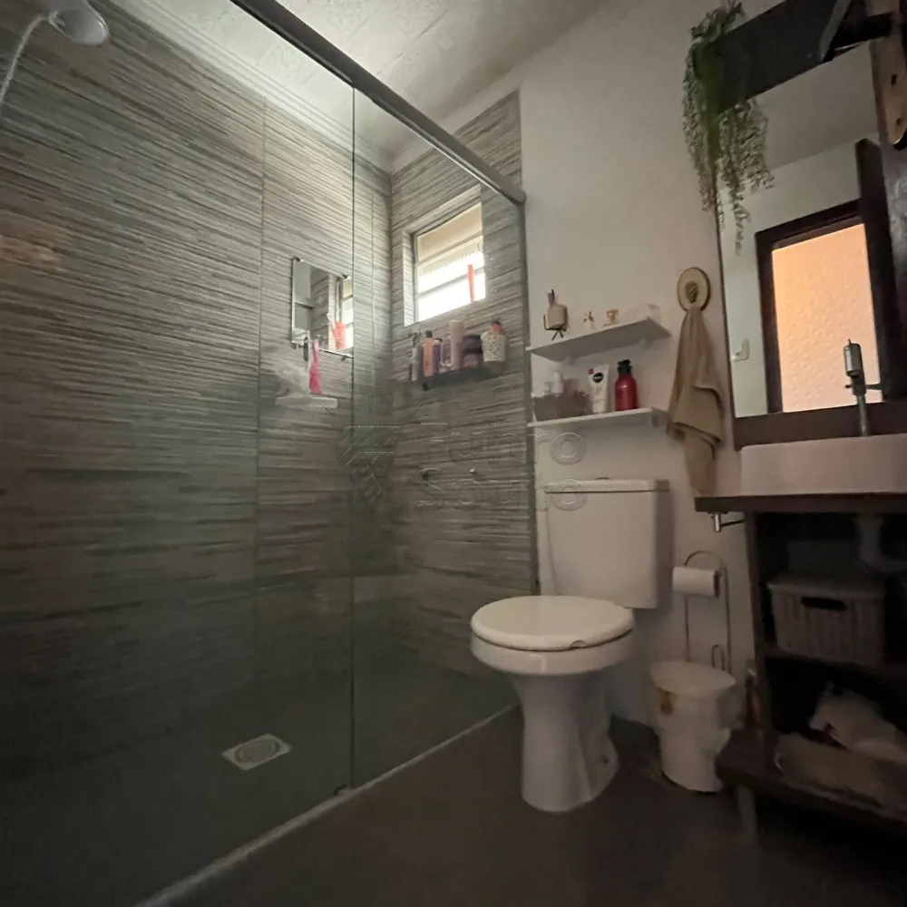 Comprar Casa / Padr&atilde;o em Pelotas R$ 550.000,00 - Foto 10