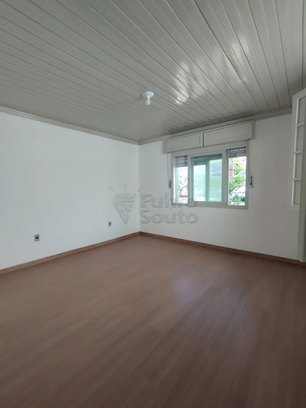 Alugar Casa / Padr&atilde;o em Pelotas R$ 2.000,00 - Foto 4