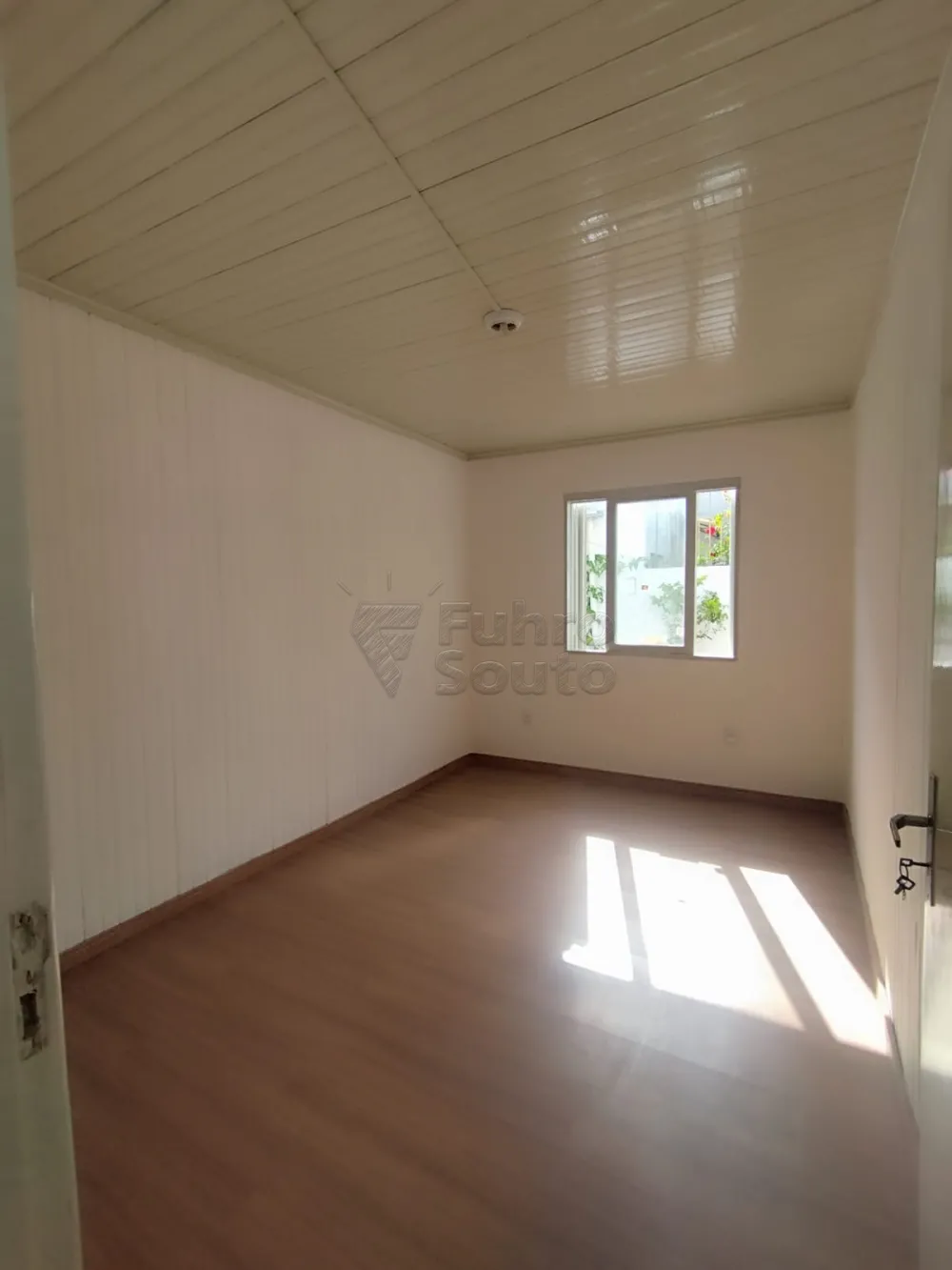 Alugar Casa / Padr&atilde;o em Pelotas R$ 2.000,00 - Foto 5