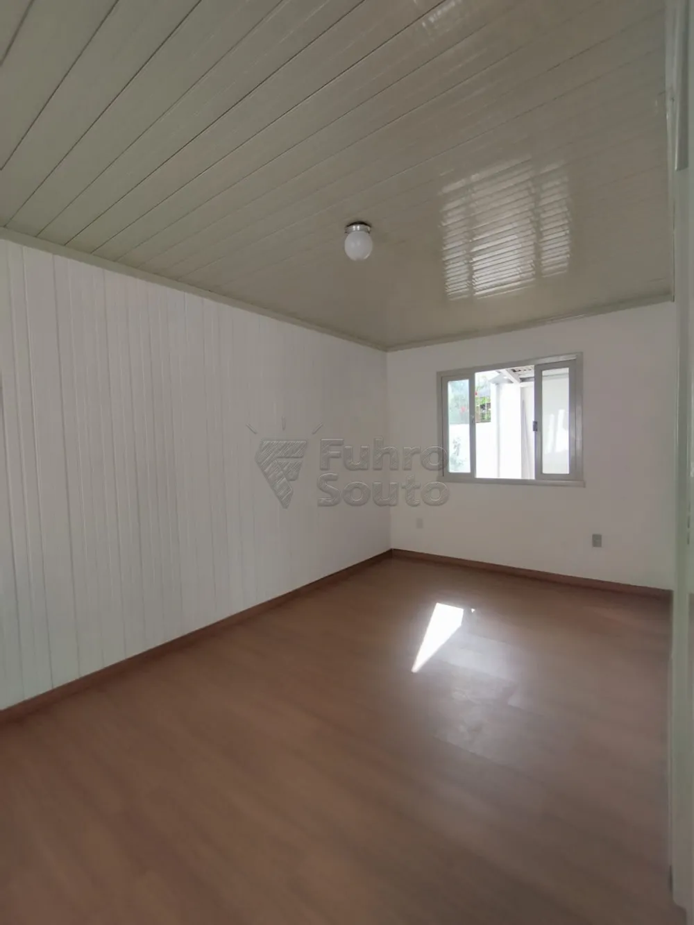 Alugar Casa / Padr&atilde;o em Pelotas R$ 2.000,00 - Foto 6