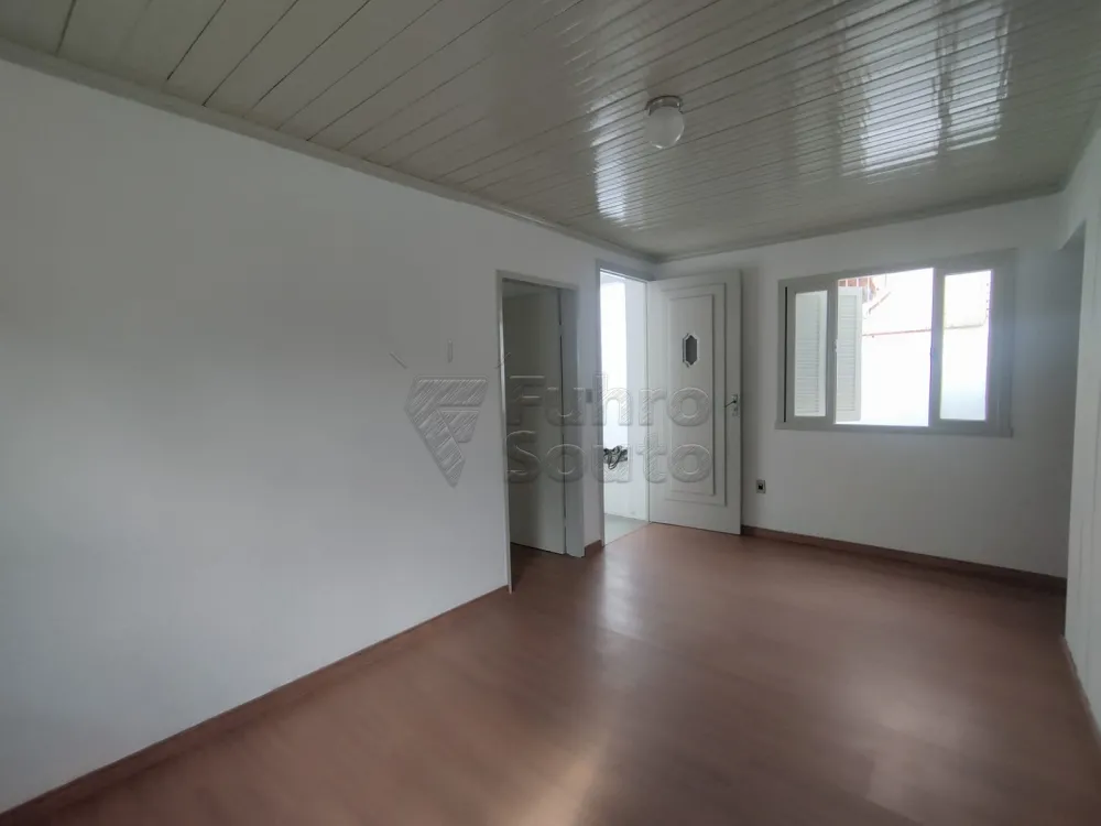 Alugar Casa / Padr&atilde;o em Pelotas R$ 2.000,00 - Foto 1