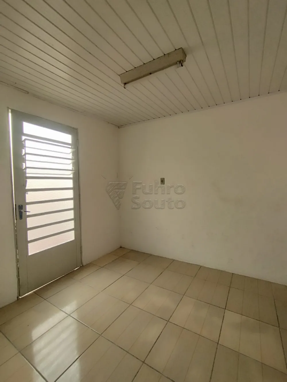 Alugar Casa / Padr&atilde;o em Pelotas R$ 2.000,00 - Foto 2