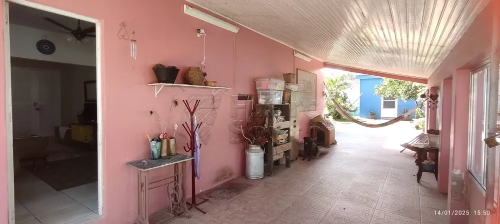 Comprar Casa / Padr&atilde;o em Pelotas R$ 430.000,00 - Foto 12