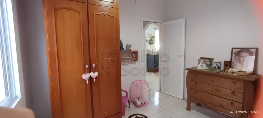 Comprar Casa / Padr&atilde;o em Pelotas R$ 430.000,00 - Foto 10