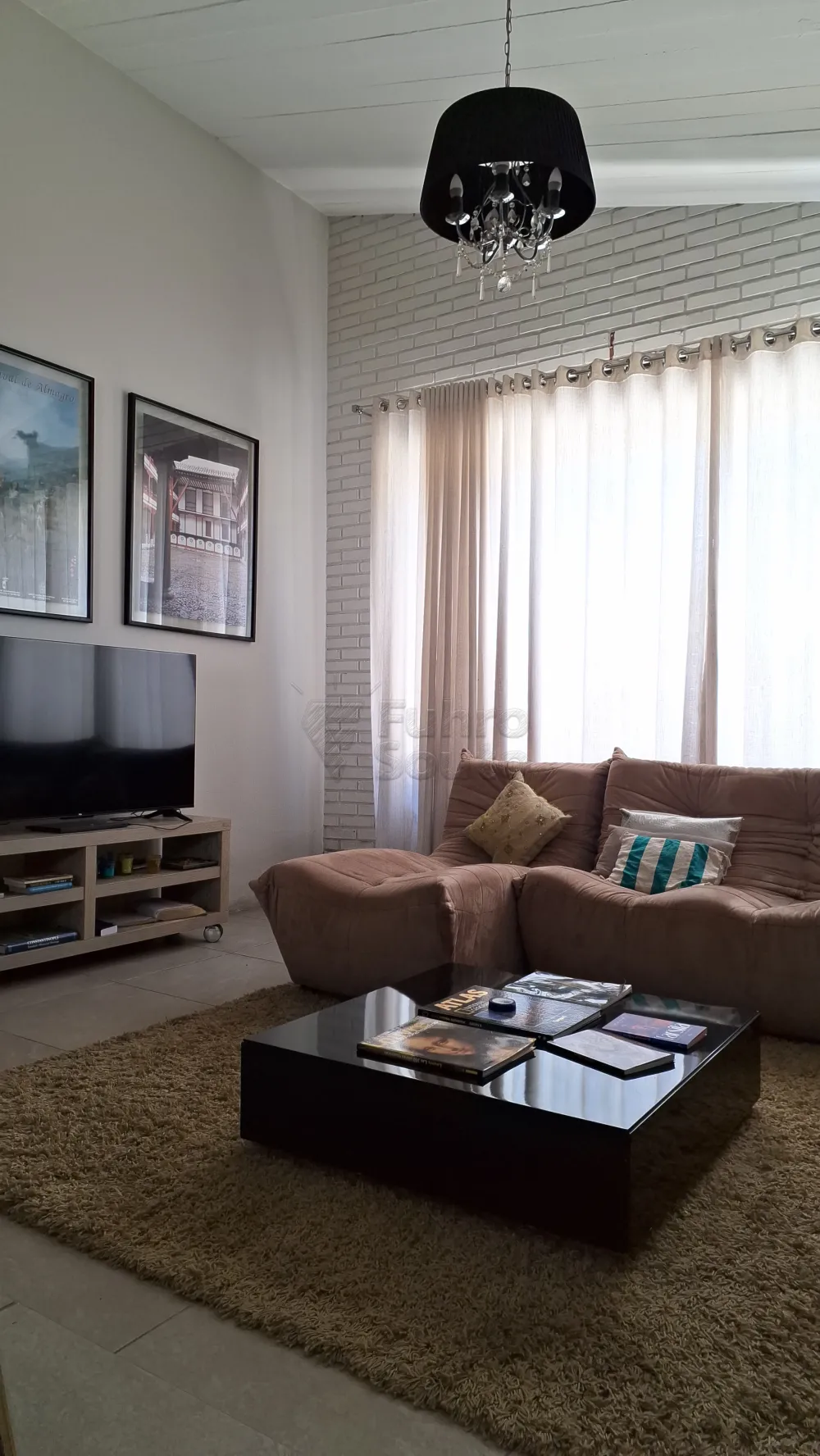 Comprar Casa / Padr&atilde;o em Pelotas R$ 800.000,00 - Foto 2