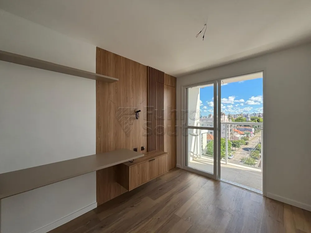 Comprar Apartamento / Padr&atilde;o em Pelotas R$ 295.000,00 - Foto 2