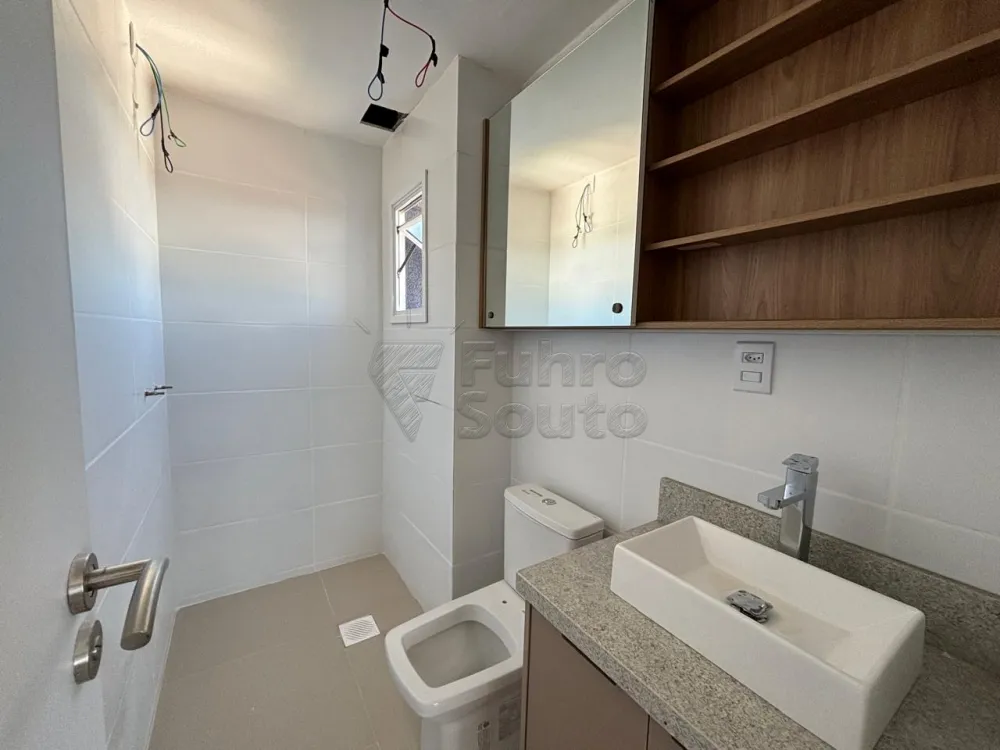 Comprar Apartamento / Padr&atilde;o em Pelotas R$ 295.000,00 - Foto 9