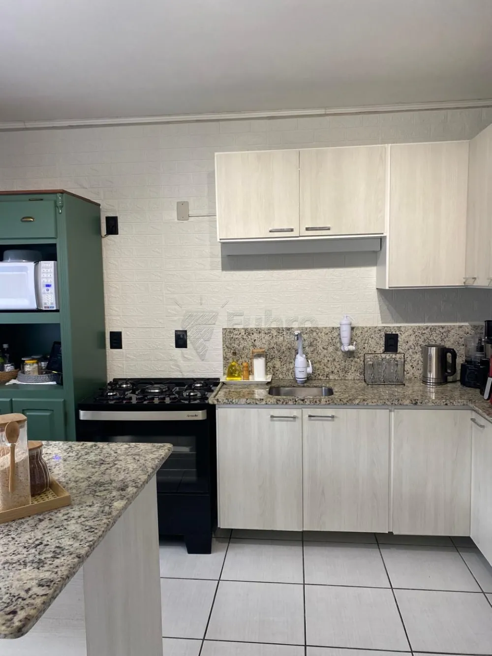Comprar Casa / Padr&atilde;o em Pelotas R$ 820.000,00 - Foto 5