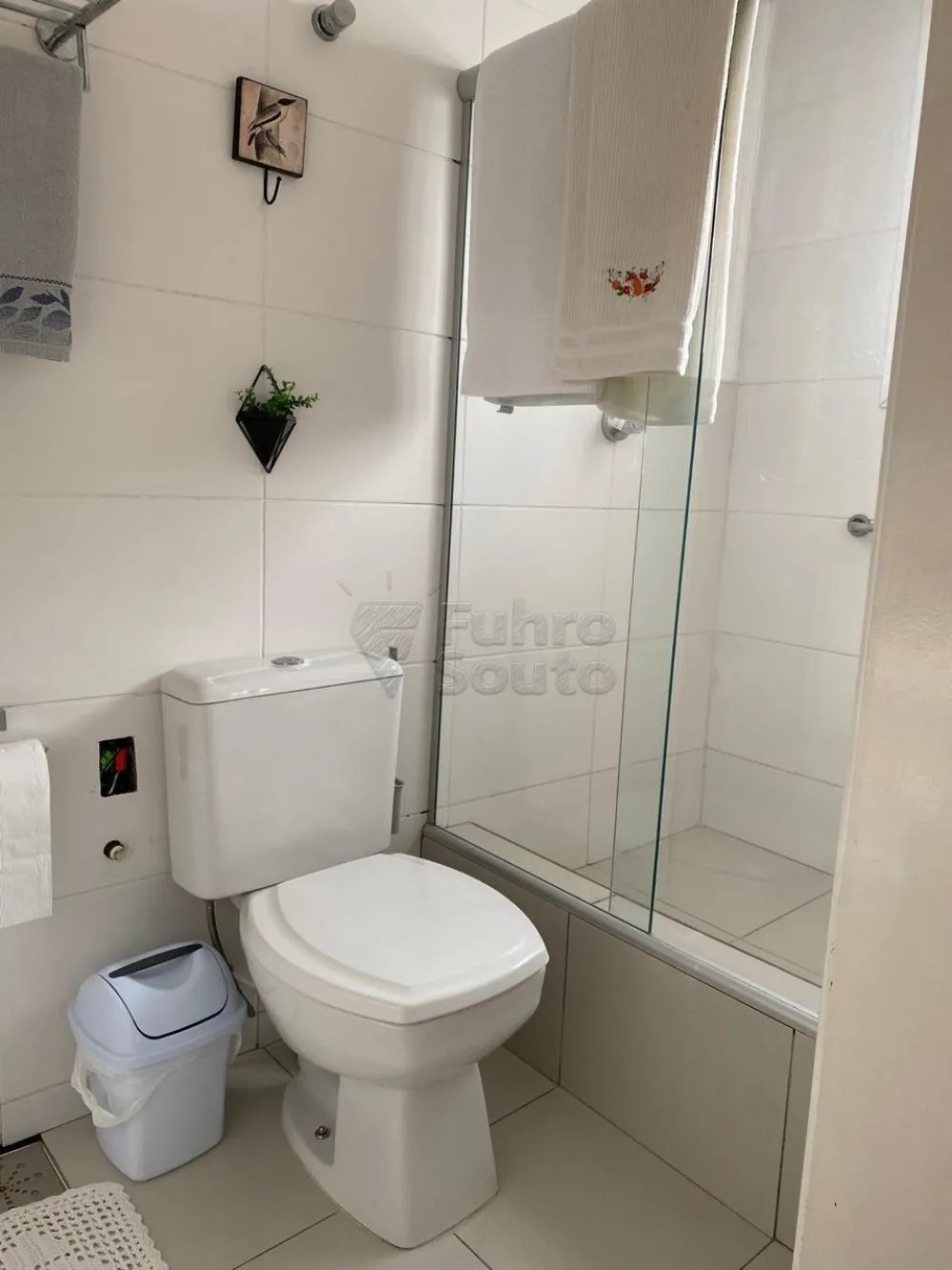Comprar Casa / Padr&atilde;o em Pelotas R$ 820.000,00 - Foto 14