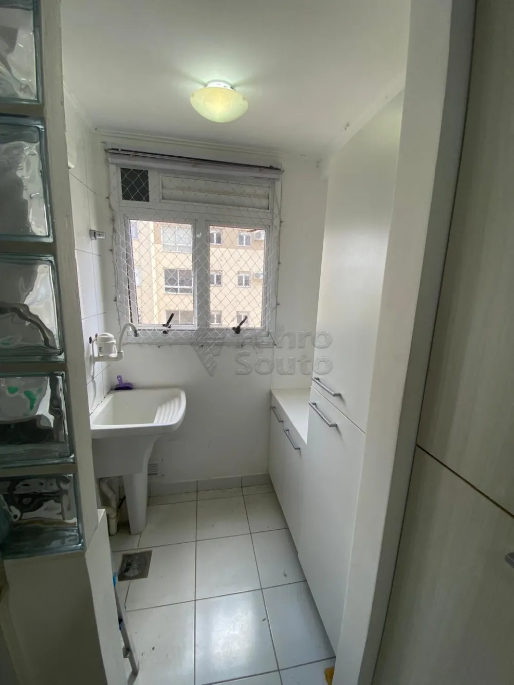 Comprar Apartamento / Padr&atilde;o em Pelotas R$ 318.000,00 - Foto 7