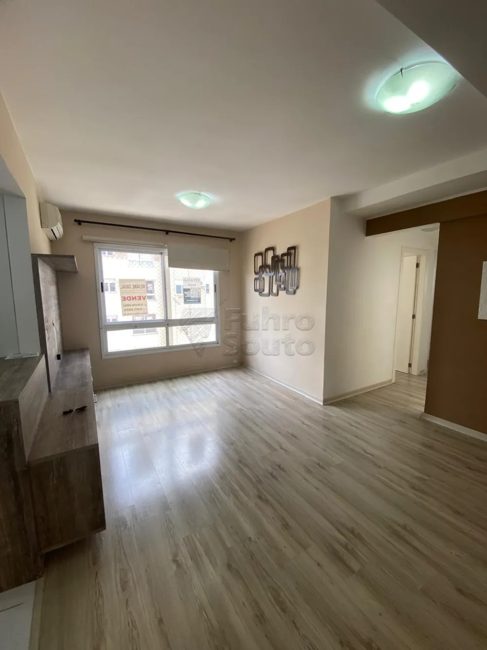 Comprar Apartamento / Padr&atilde;o em Pelotas R$ 318.000,00 - Foto 2