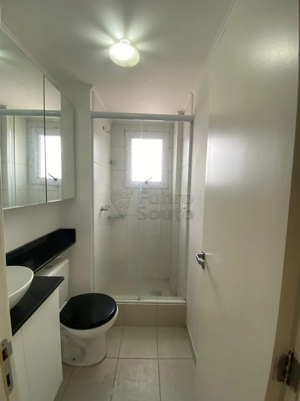 Comprar Apartamento / Padr&atilde;o em Pelotas R$ 318.000,00 - Foto 16