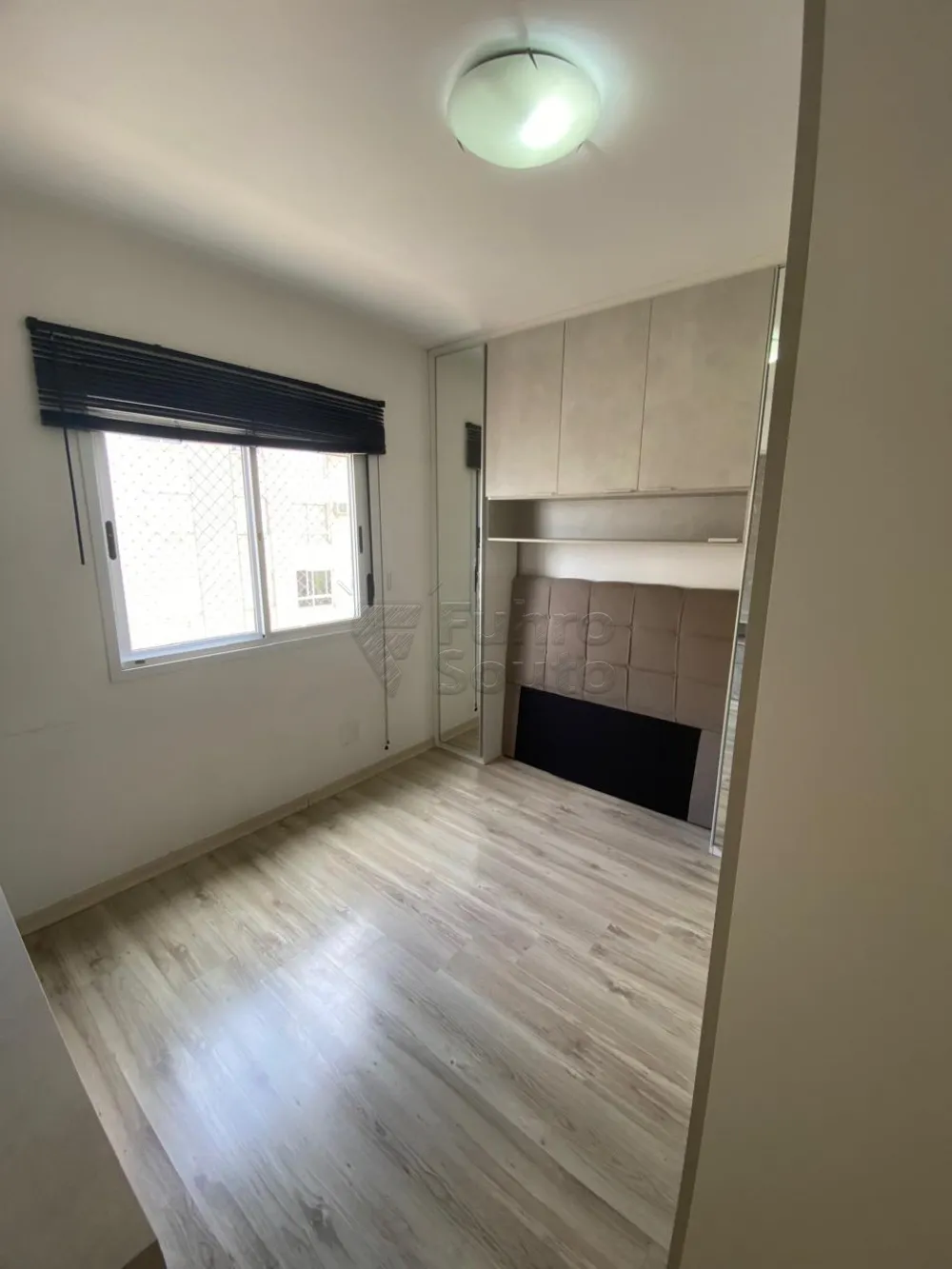 Comprar Apartamento / Padr&atilde;o em Pelotas R$ 318.000,00 - Foto 11