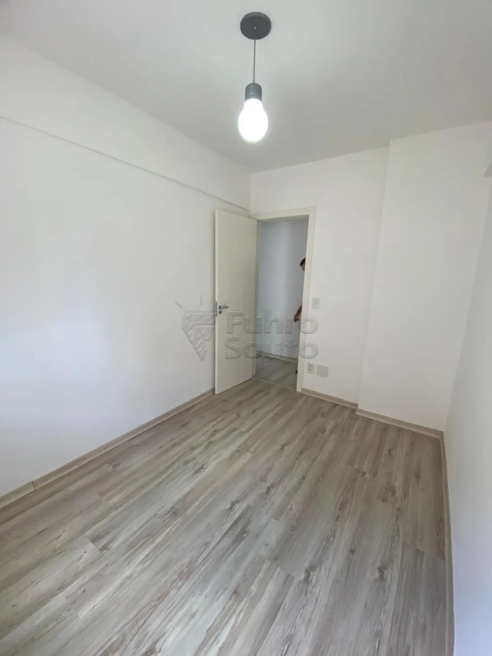 Comprar Apartamento / Padr&atilde;o em Pelotas R$ 318.000,00 - Foto 9