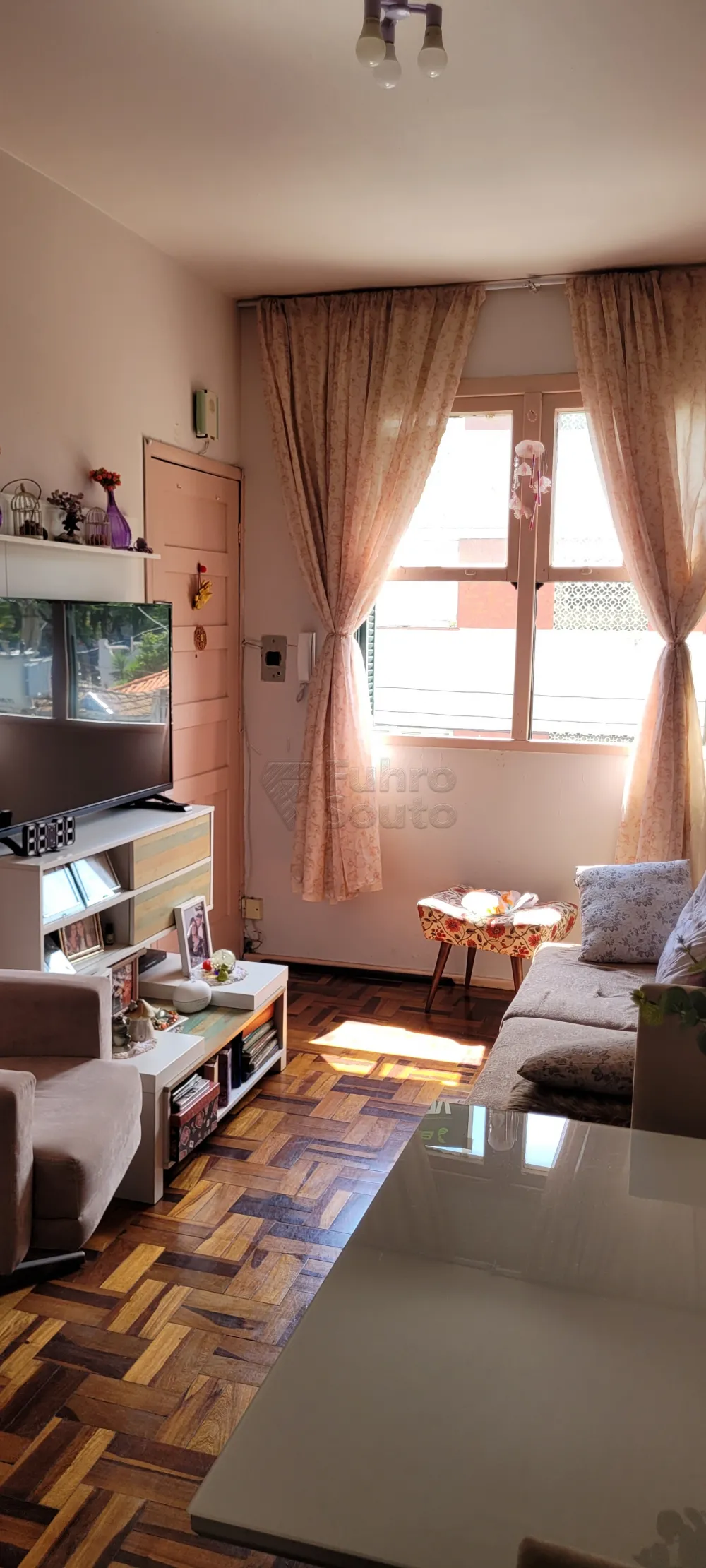 Comprar Apartamento / Padr&atilde;o em Pelotas R$ 255.000,00 - Foto 1