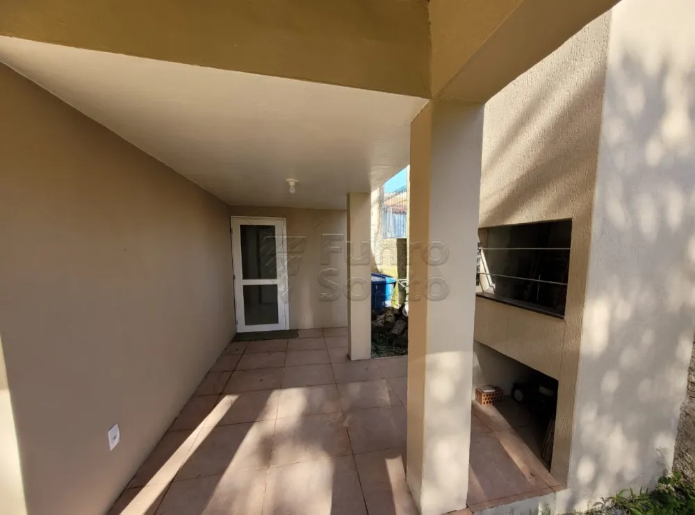 Comprar Casa / Padr&atilde;o em Pelotas R$ 390.000,00 - Foto 12