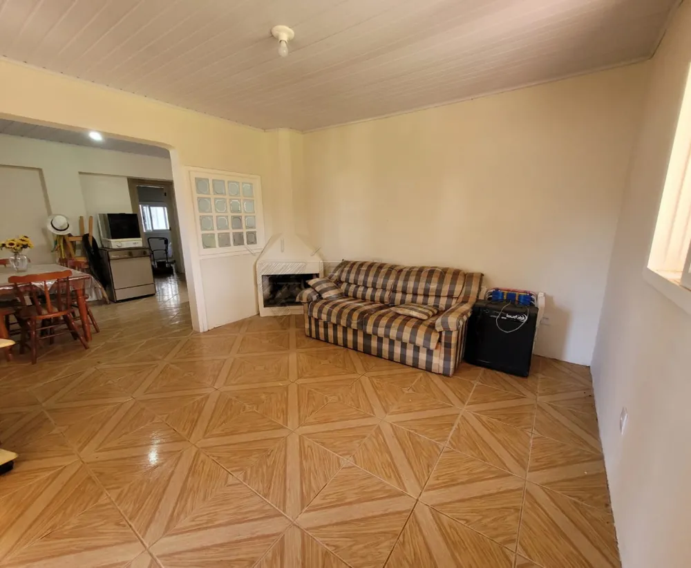 Comprar Casa / Padr&atilde;o em Pelotas R$ 390.000,00 - Foto 2